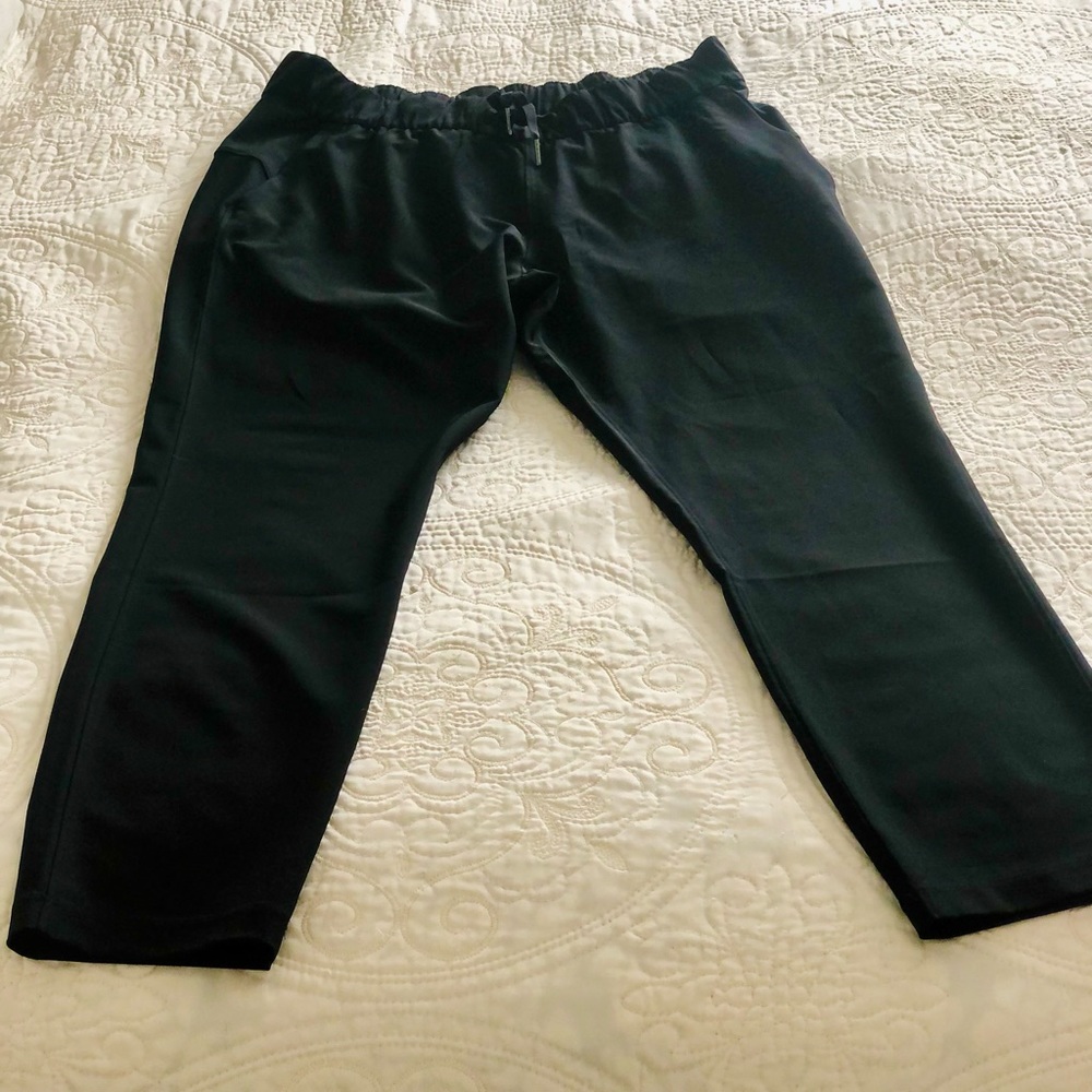 Like new black Lululemon sweatpants